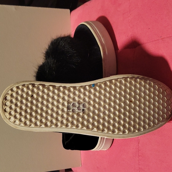 Pompom Sneakers - Picture 4 of 8